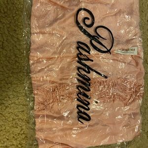 Pashmina silk scarf in light pink brand new